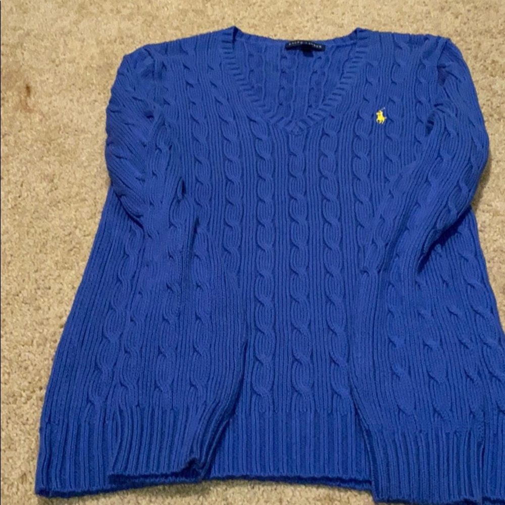 Cable-Knit sweater